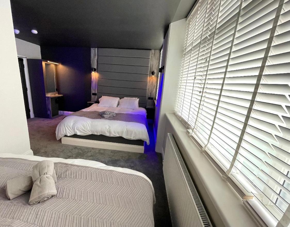 Breeze Suites - Luxury Group Accom - Sleeps 19 Blackpool Exterior photo